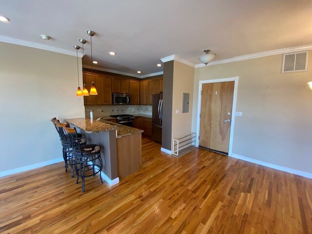 puerta principal - 1151 W 15th St