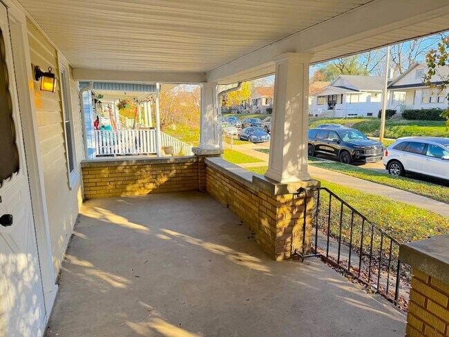 Foto del edificio - 305 N F St