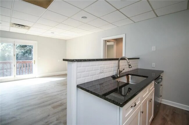 Foto del edificio - 241 Norris Dr