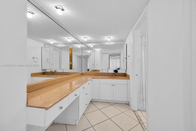 Foto del edificio - 6039 Collins Ave