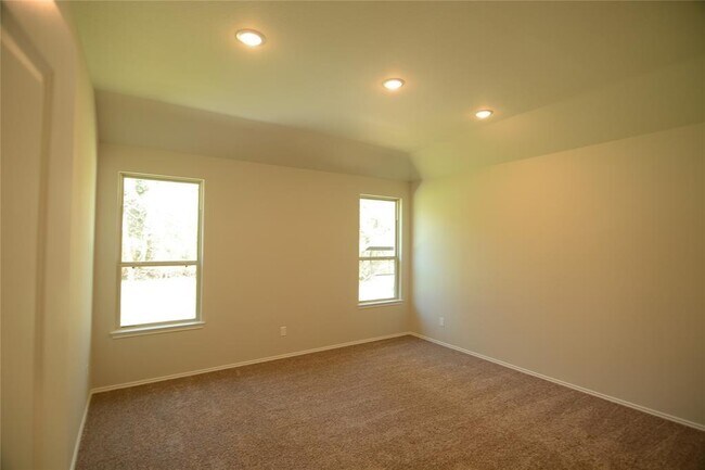 Building Photo - 16494 Piper Ln