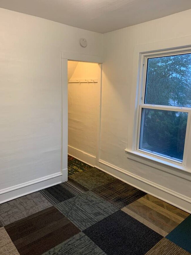 Building Photo - 1341 S 89th St