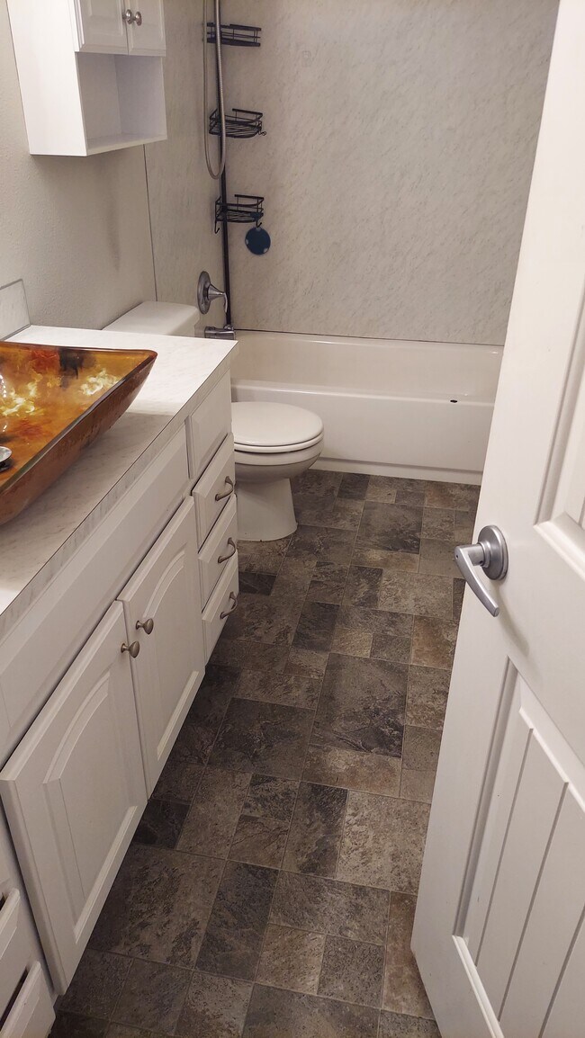 Foto del edificio - 10905 Vickery Ave E