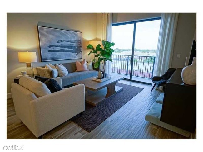 Building Photo - 8050 SW 72nd Ave