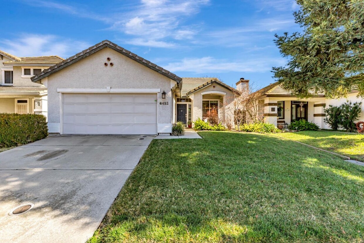 Foto principal - Well Designed Citrus Heights 3bed/2bath home.