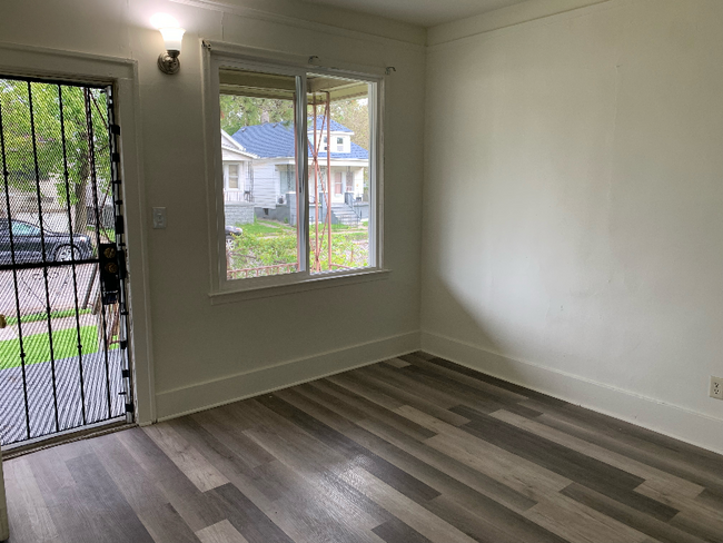 Foto del edificio - 5228 Belmont St