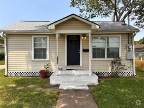 Building Photo - 1106 Elm St