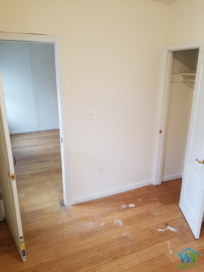 Foto del edificio - 29 E 169th St