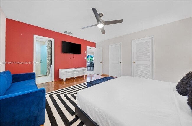 Foto del edificio - 5451 Taylor St