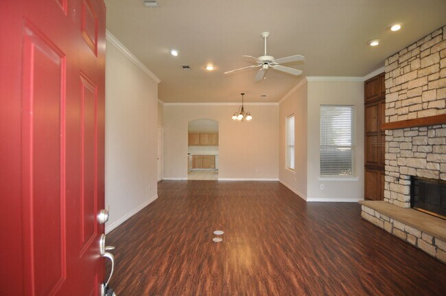 Building Photo - Welcome to this charming 3-2-2 brick home ...