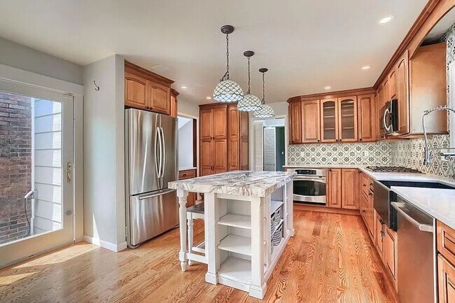 Building Photo - Amazing Lakewood 5 Bedroom 2.5 Bathroom Ho...