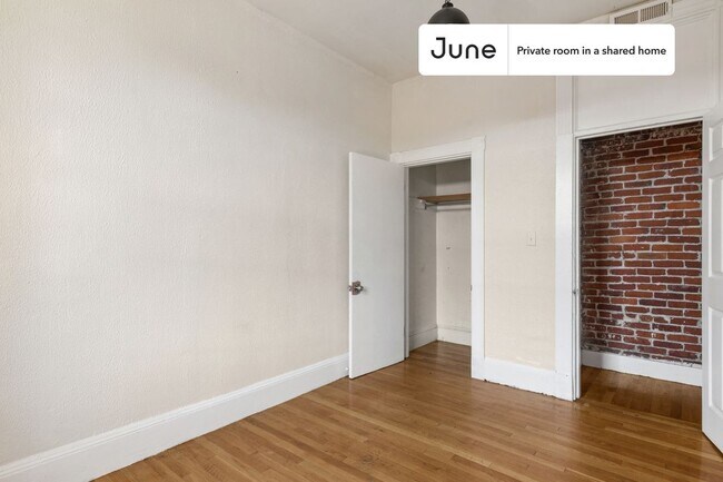 Foto del edificio - Room in Shared 4 bed/1 bath home