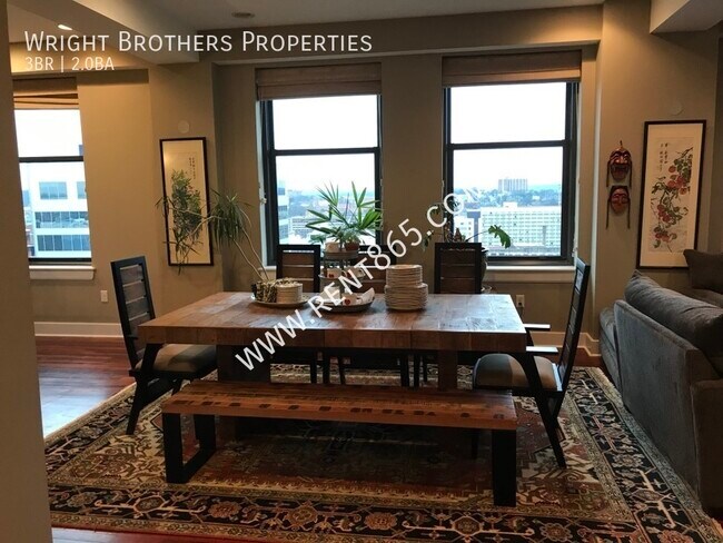 Building Photo - 531 S Gay St