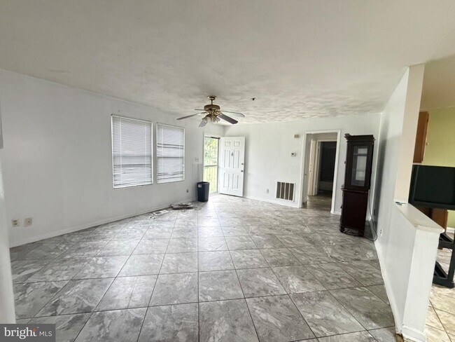 Foto del edificio - 1223 Chillum Rd