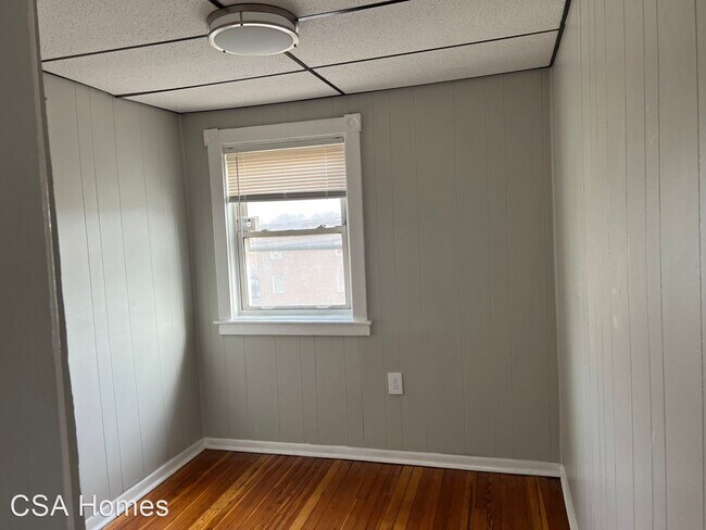 Building Photo - 3 br, 1 bath House - 2357 S 8th St