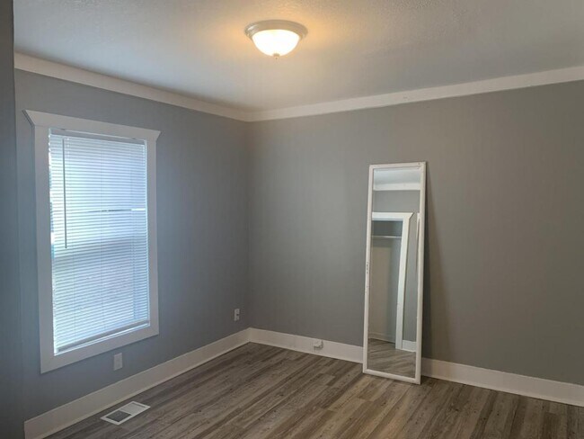 Building Photo - 203 E. Nettleton Ave, Apt. A