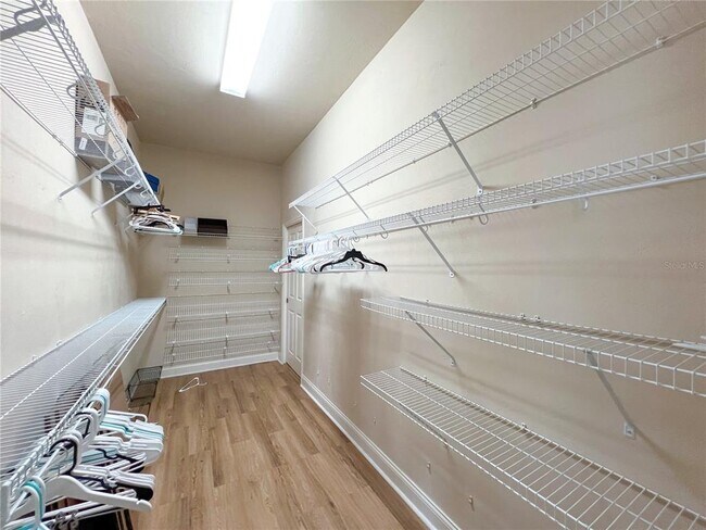 Foto del edificio - 9048 SW 76th Ave