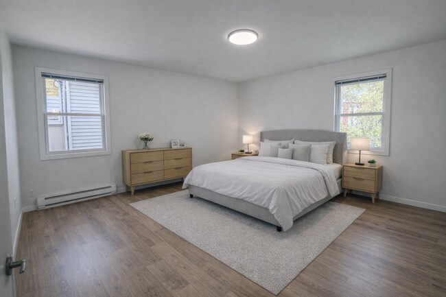 Foto del edificio - Tastefully Updated Ranier Beach 2bd 1bath Duplex unit!