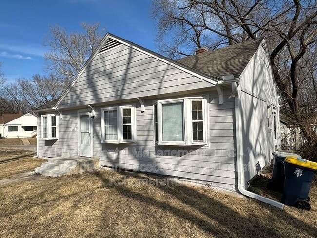 Building Photo - 6641 Flora Ave