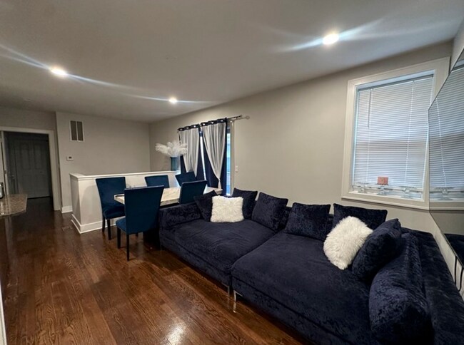 Foto del edificio - 4228 N Whipple St