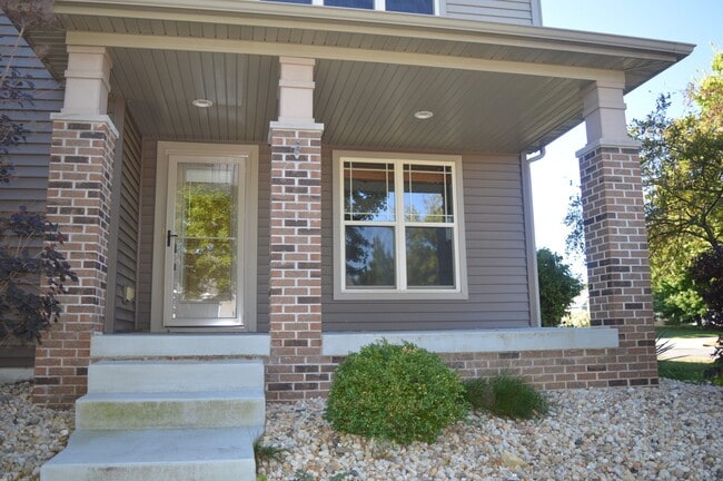 Building Photo - 8921 Snowberry Ln
