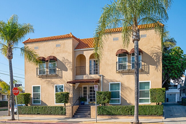Building Photo - 4121 Halldale Ave
