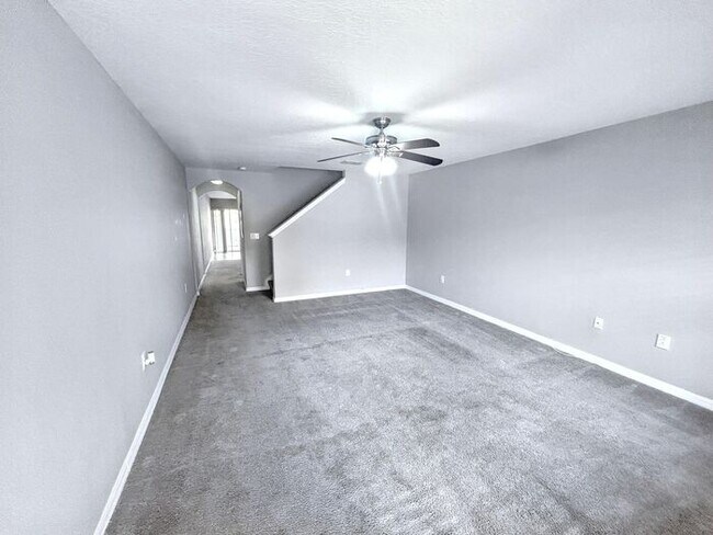 Foto del edificio - Beautiful 2-Bedroom Townhome with Modern A...