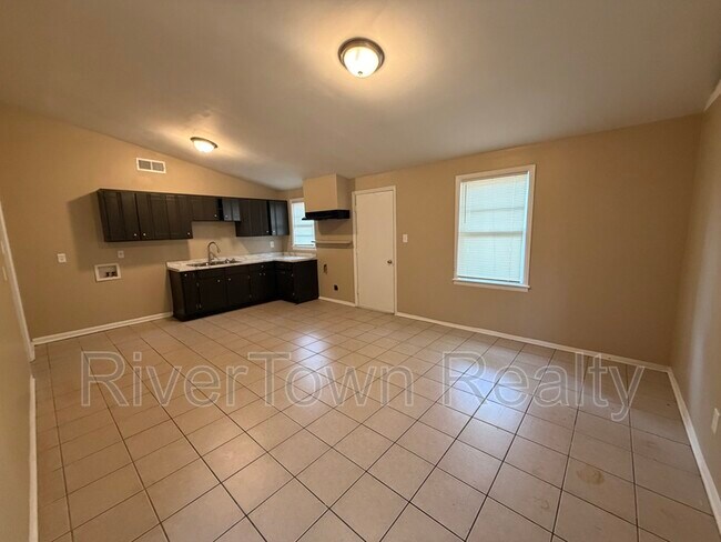 Building Photo - 4825 Bridgedale Ave