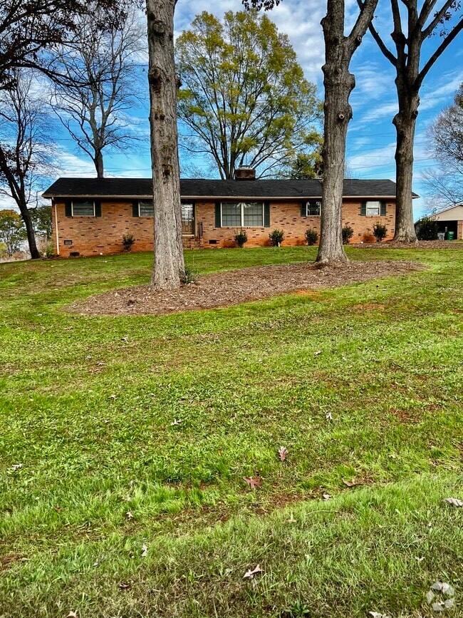 Building Photo - 1600 Plumcrest Dr