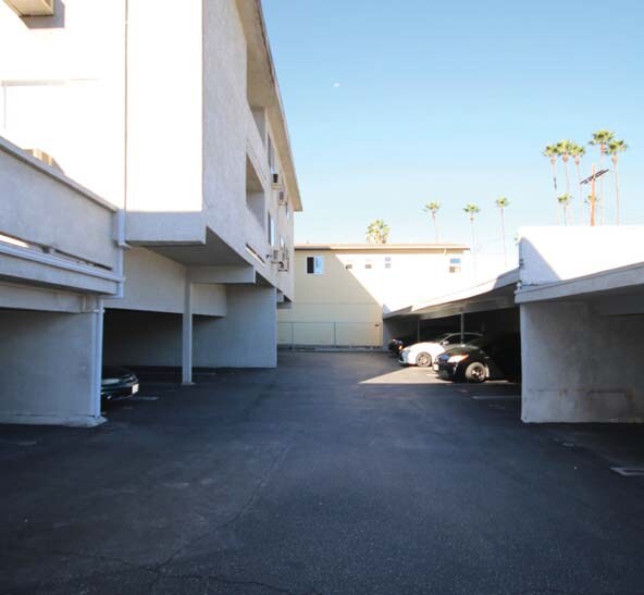 The New Yorker Apartments in Sherman