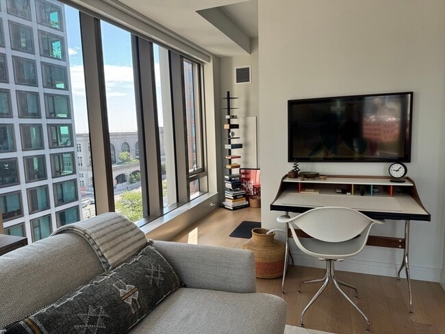 Building Photo - 135 Seaport Blvd