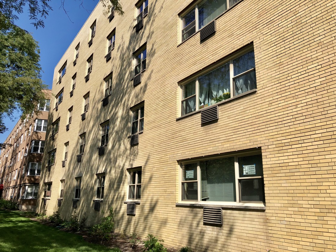 Building Photo - 7301 N Ridge Blvd