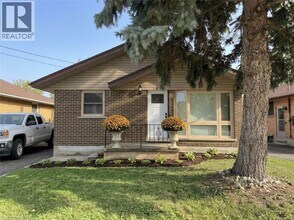 Building Photo - 27 Winslow Dr