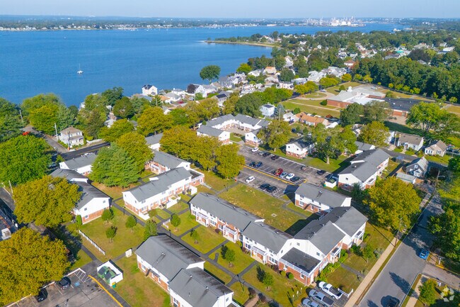 Building Photo - Bullocks Point Townhomes