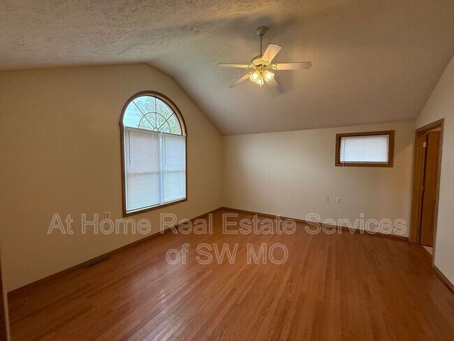 Building Photo - 4305 S Glenn Ave