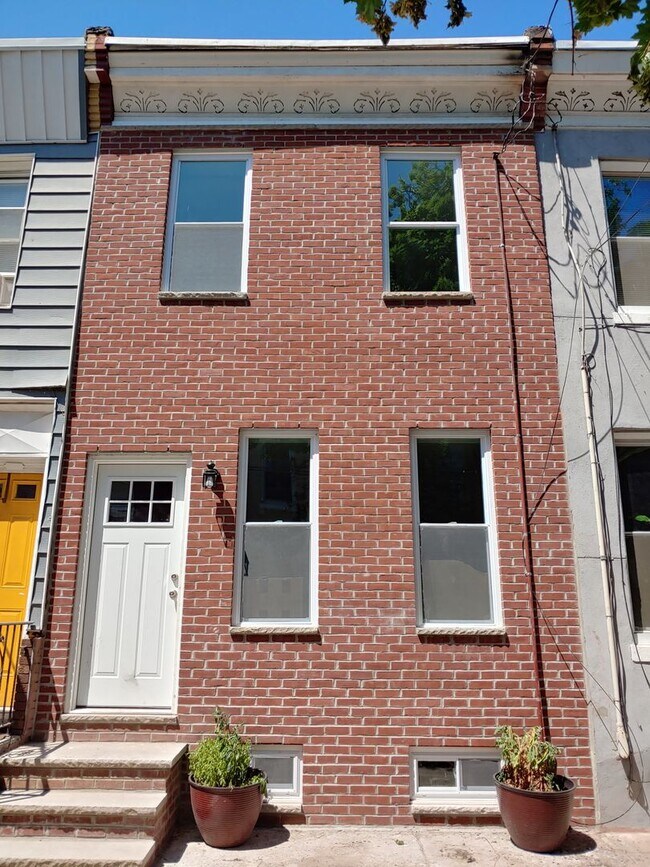 Foto del edificio - Gorgeous Point Breeze 2 bedroom house-