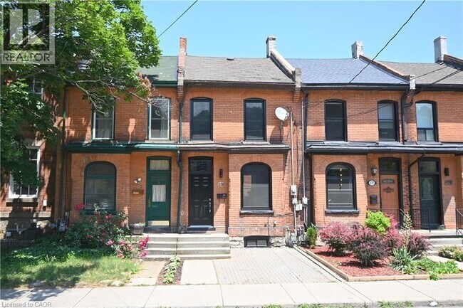 Photo du bâtiment - 175 Forest Ave