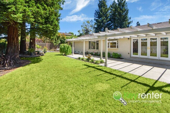 Foto del edificio - Beautiful 4 Bed / 3 Bath Bollinger Hills Home with Gorgeous Remodeled Kitchen!