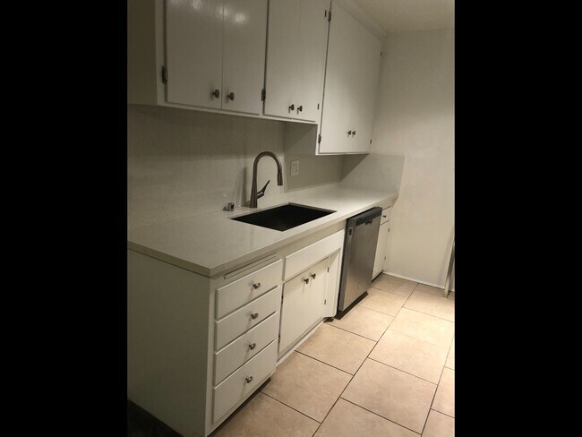Building Photo - 7712 Paseo Del Rey