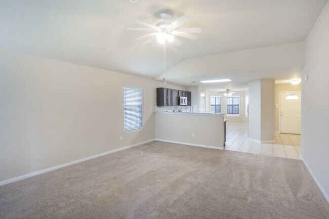 Foto del edificio - 270 Goldenrod St