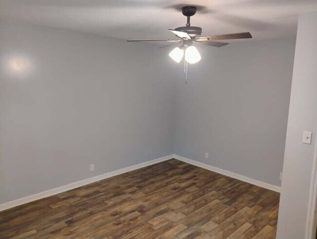 Building Photo - Single Family