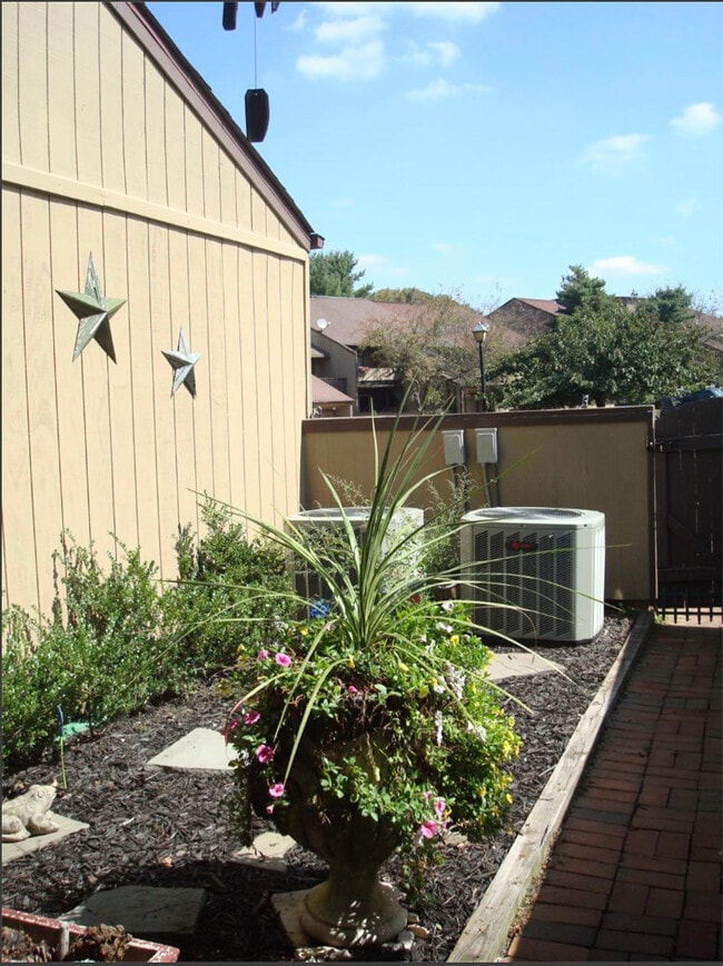 front court yard - 17 Darien