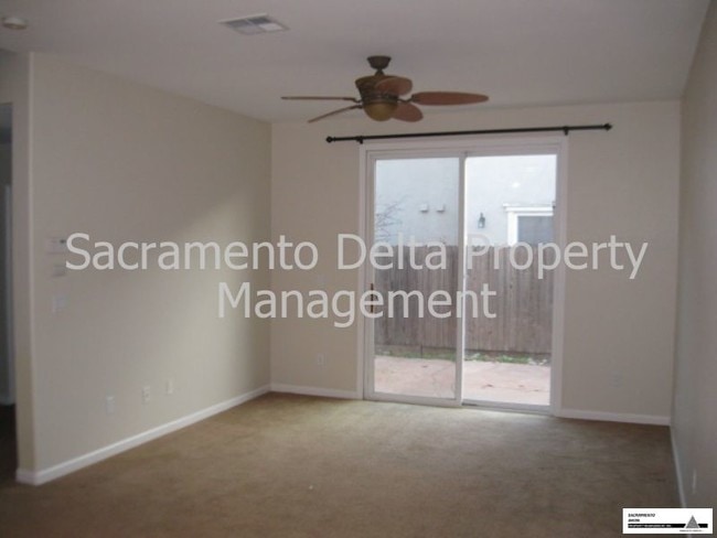 Building Photo - Must See 3/2.5 home in West Sac!!!