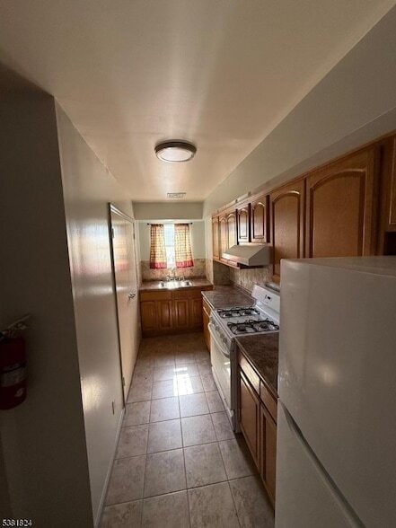 Foto del edificio - 501-503 Morris Avenue Unit