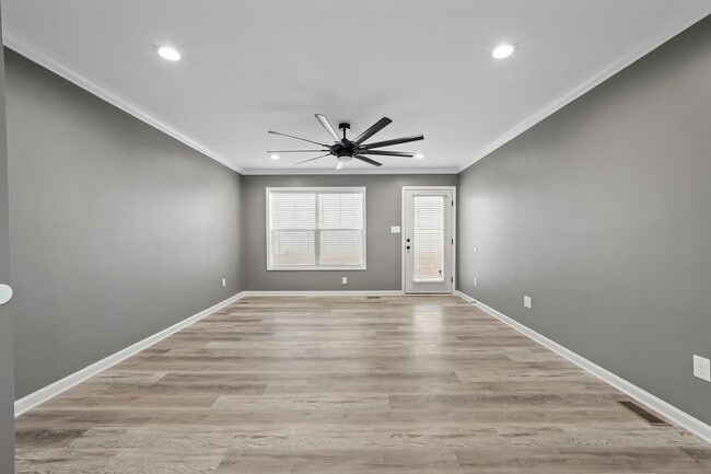 Foto del edificio - 1250 Bonneville Dr