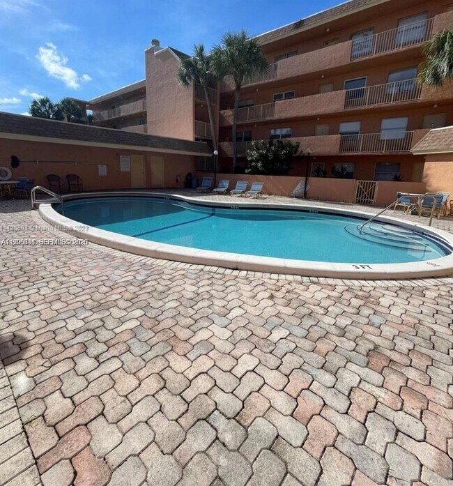 Foto del edificio - 3100 N Pine Island Rd