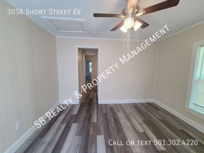 Building Photo - 303A Short Street EV-