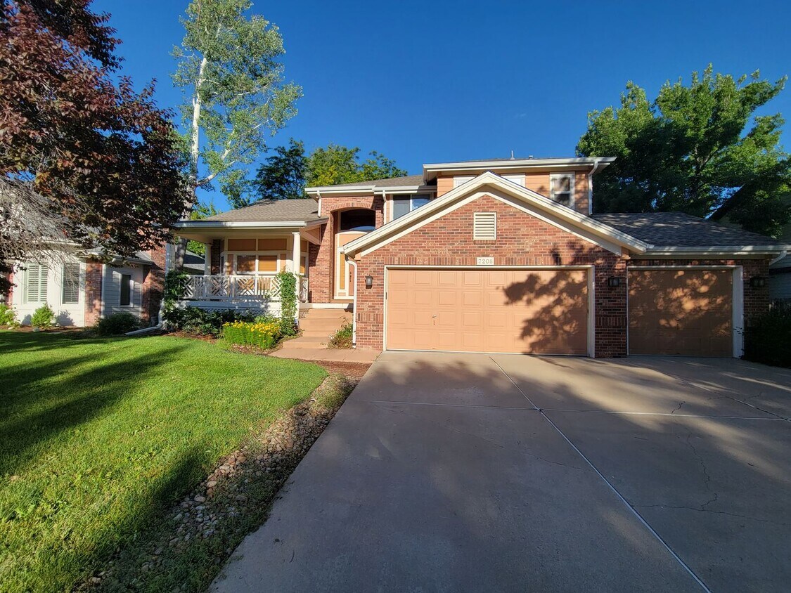Primary Photo - Stunning Four Bedroom Home Available For R...