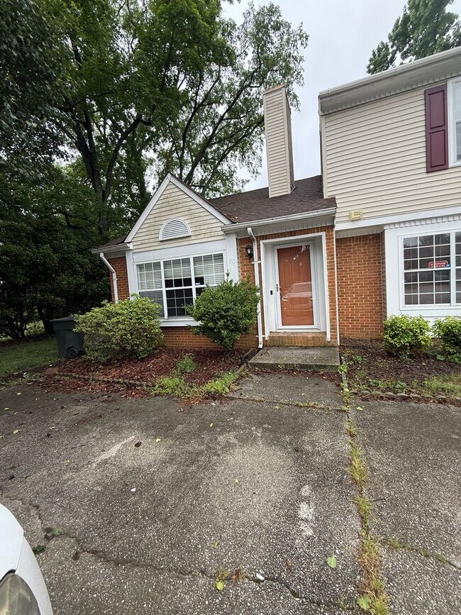 Foto del edificio - Beautiful Updated 3 Bedroom, 2 Bathroom To...