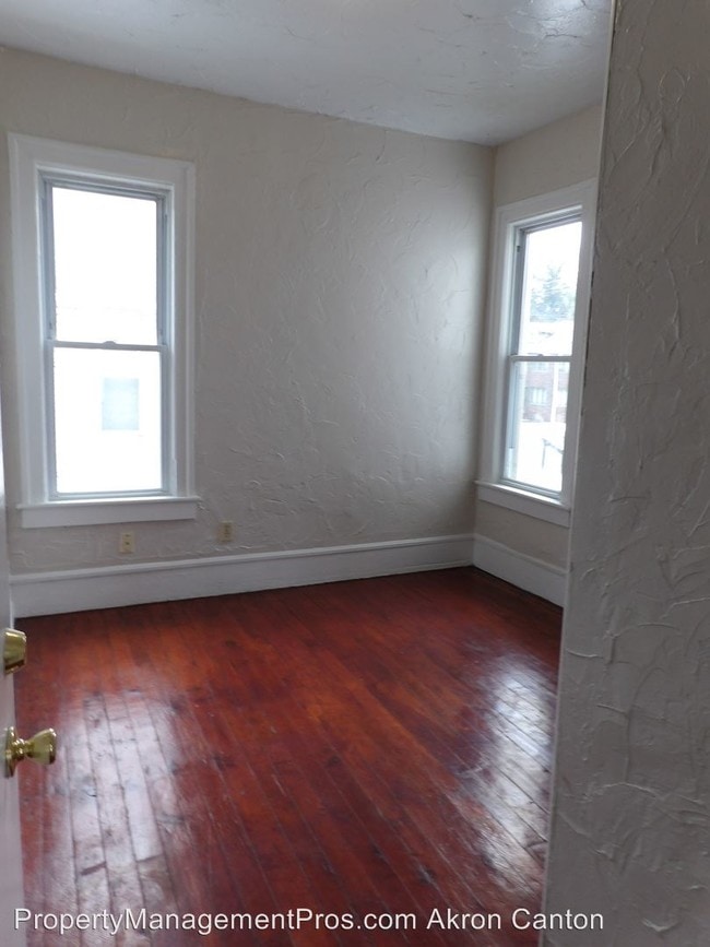 Building Photo - 511 Brown St